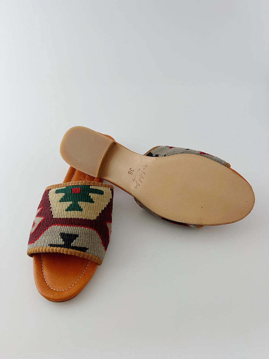 Size 6 - Sandal 08