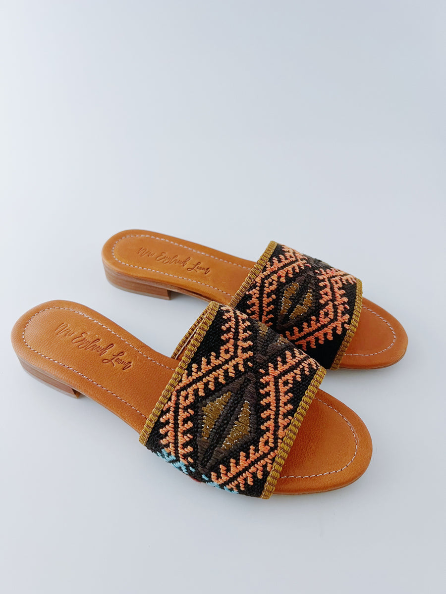 Size 7 - Sandal 32