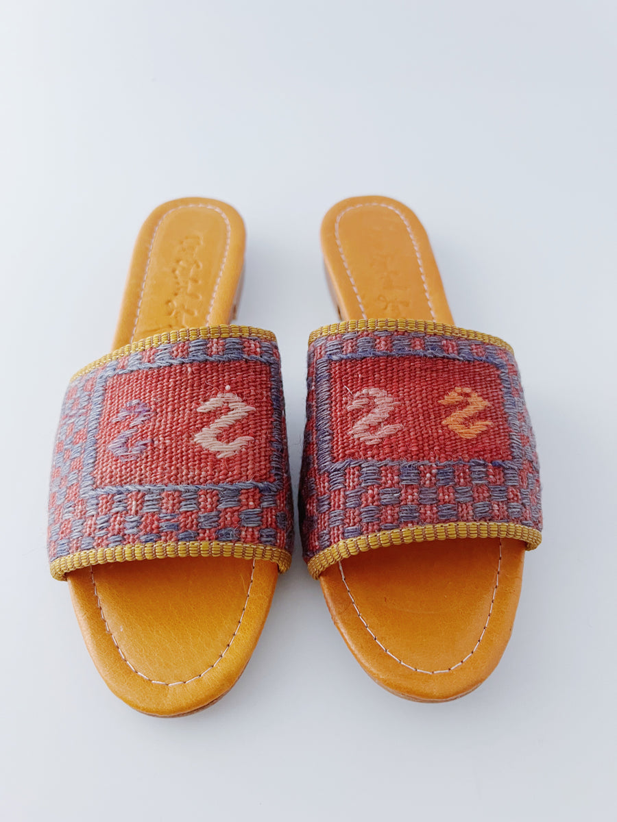 Size 9.5 - Sandal 117