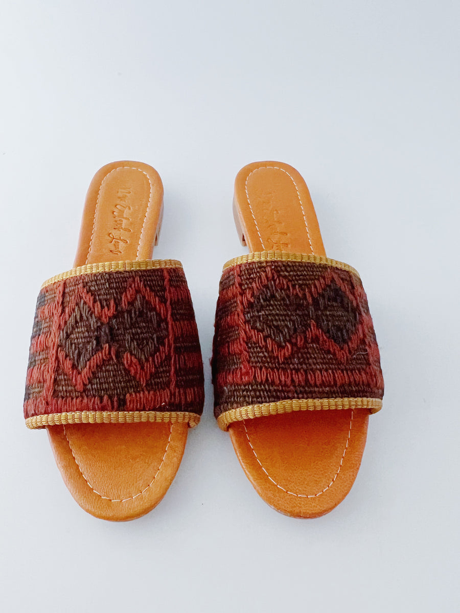 Size 9.5 - Sandal 124
