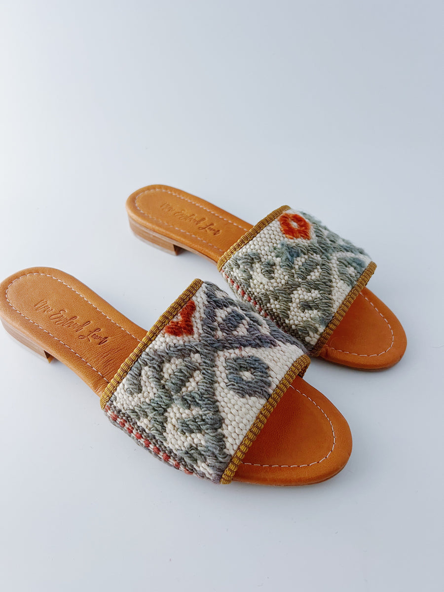 Size ~10.5 - Sandal 145