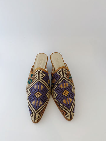 Shoe ~116 - Size 8.5