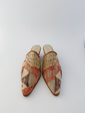 Shoe ~118 - Size 9