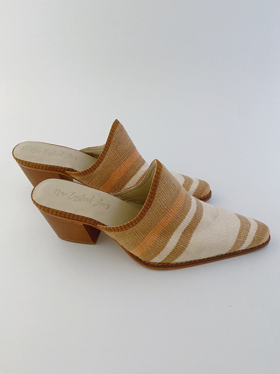 Shoe ~135 - Size 9.5